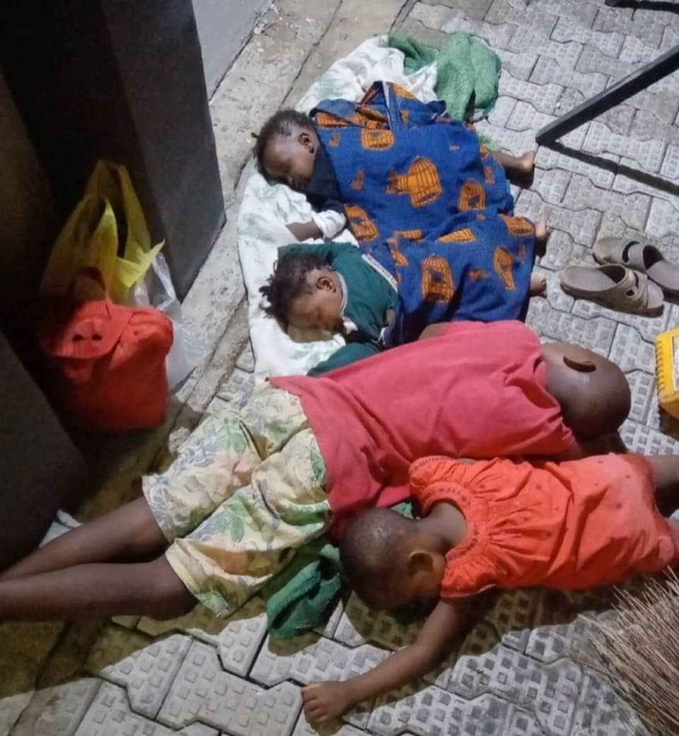 twitter-user-shares-photos-of-4-children-abandon-by-their-mother-who